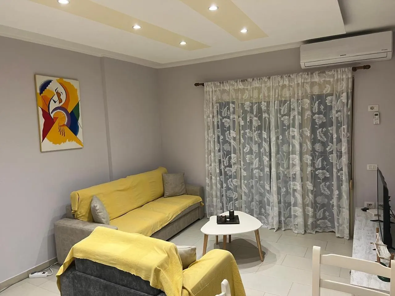Lusina Apartament Sarandë 0*,